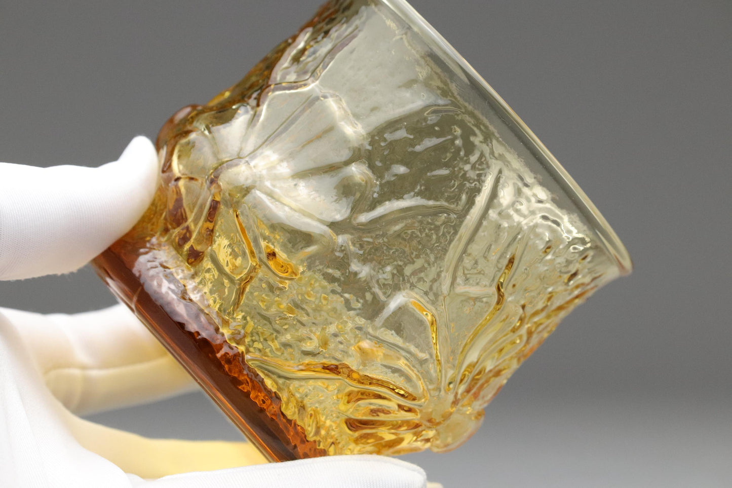 Vintage Anchor Hocking Lido Amber Glass Tumblers Set of 5 – Retro Mid-Century Modern Textured Iced Tea Glasses with Floral Bow Design