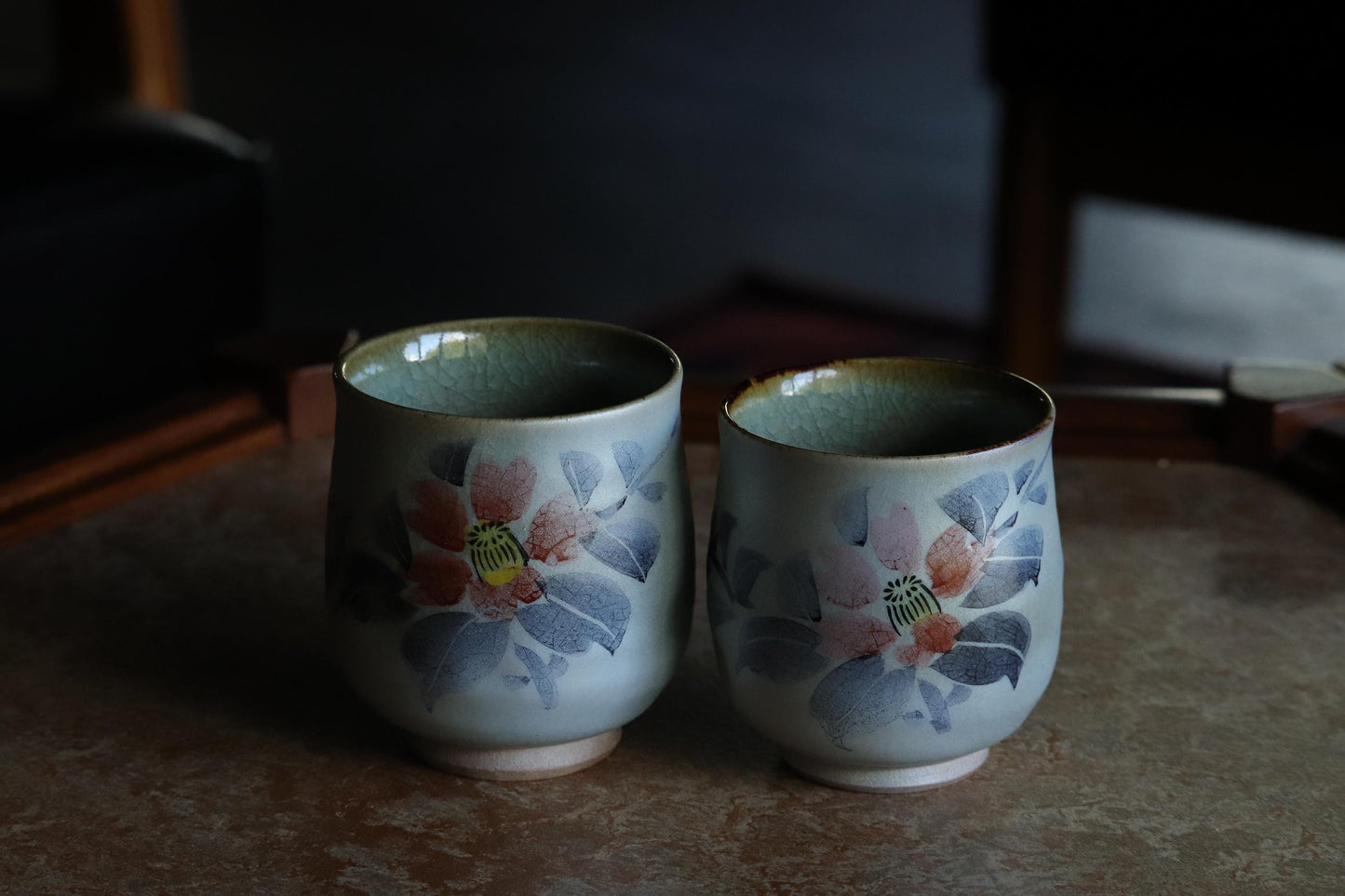 Kutani Ware Yunomi Pair – Hand-Painted Japanese Porcelain Tea Cups with Floral Design – Traditional Kutani Pottery – Made in Japan