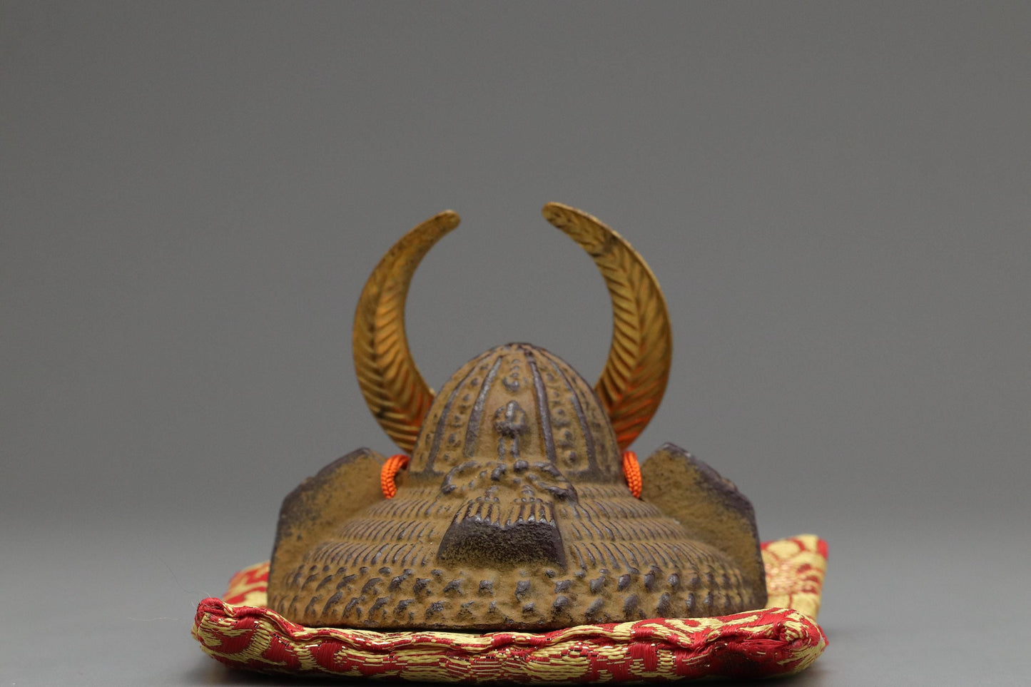 Japanese Samurai Helmet Kabuto | Tokugawa Ieyasu Cast Iron Ornament | Traditional Japanese Display | Wabi-Sabi Home Decor Piece