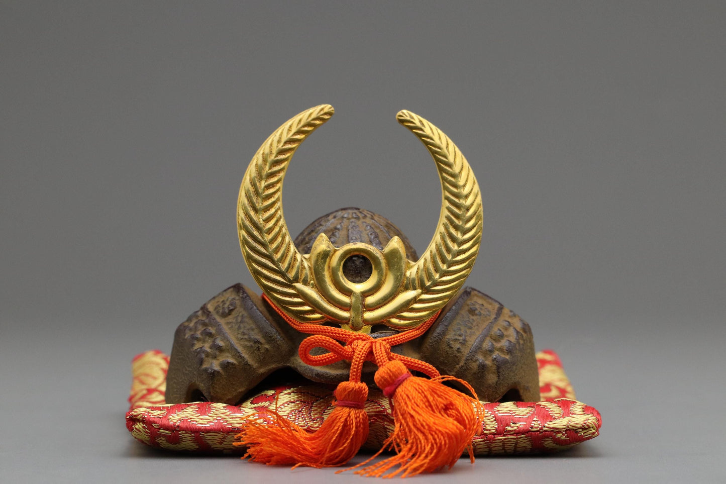 Japanese Samurai Helmet Kabuto | Tokugawa Ieyasu Cast Iron Ornament | Traditional Japanese Display | Wabi-Sabi Home Decor Piece