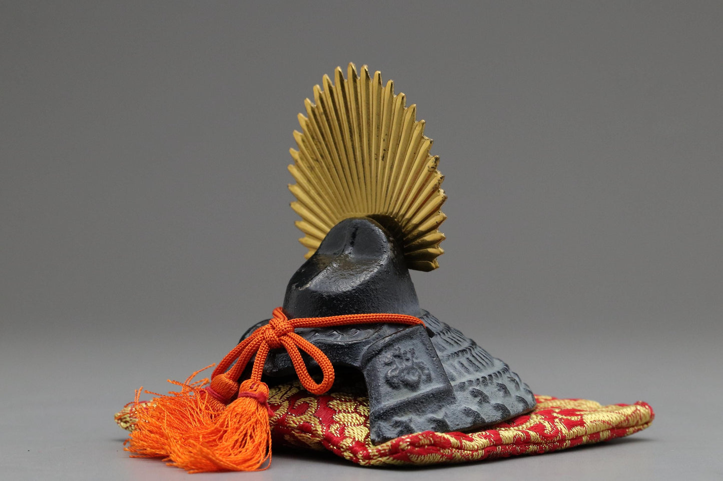 Japanese Samurai Kabuto Helmet Decor | Taiko Hideyoshi Cast Iron Display | Wabi-Sabi Gift for Him | Traditional Japanese Ornament