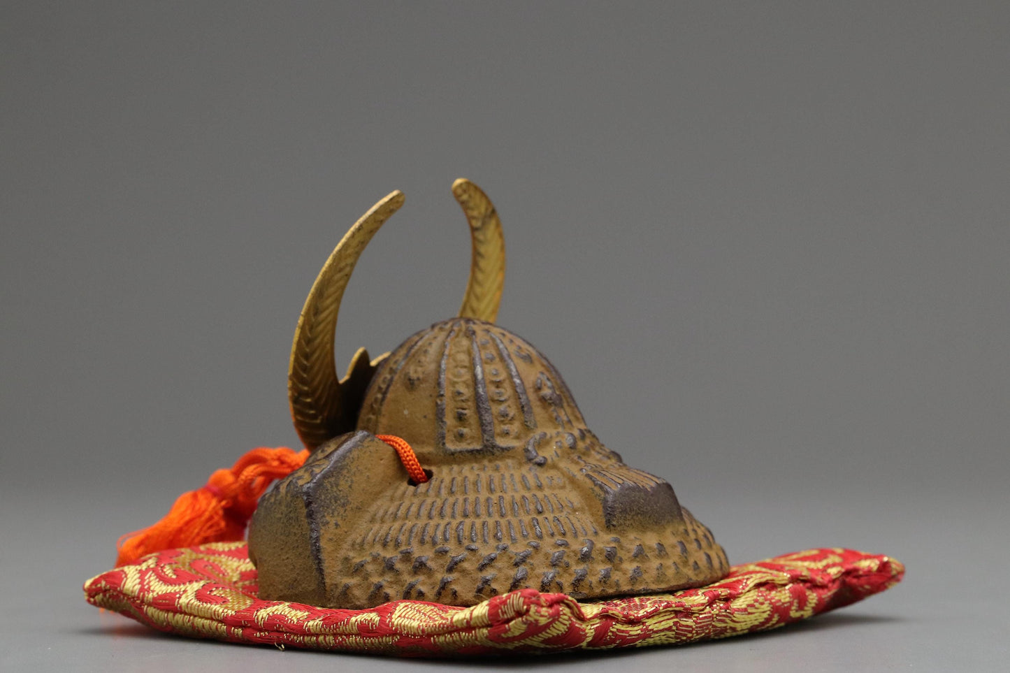 Japanese Samurai Helmet Kabuto | Tokugawa Ieyasu Cast Iron Ornament | Traditional Japanese Display | Wabi-Sabi Home Decor Piece