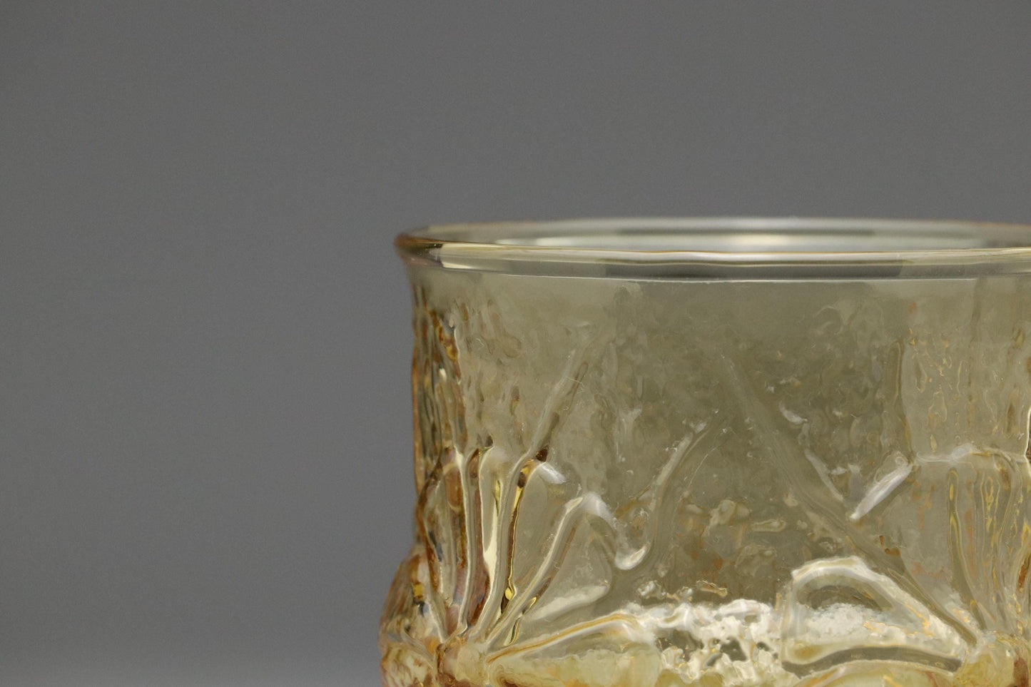 Vintage Anchor Hocking Lido Amber Glass Tumblers Set of 5 – Retro Mid-Century Modern Textured Iced Tea Glasses with Floral Bow Design