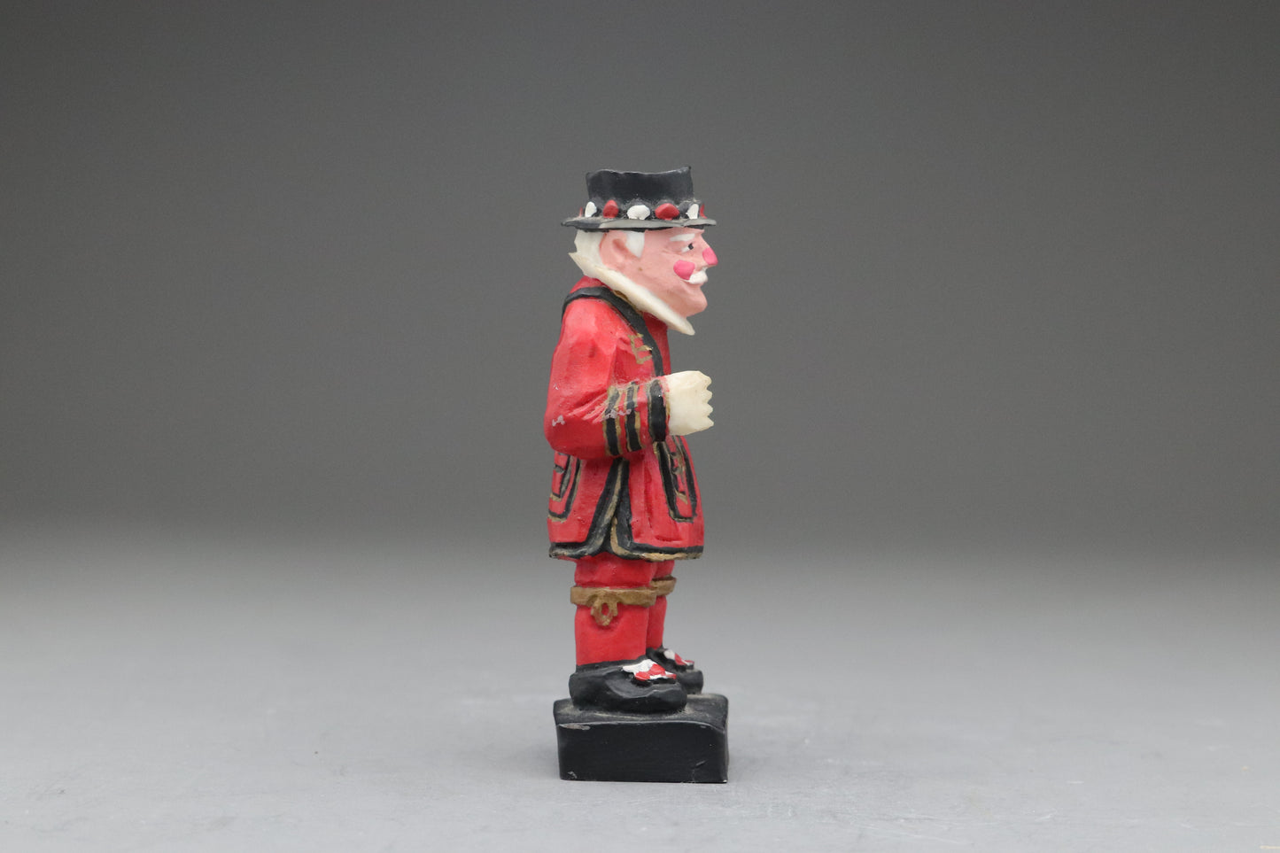 Vintage Beefeater Figurine | Oriana Royal Marine Sightseeing Co Ltd | Tower of London Guard Yeoman Warder | Handpainted British Wood Statues