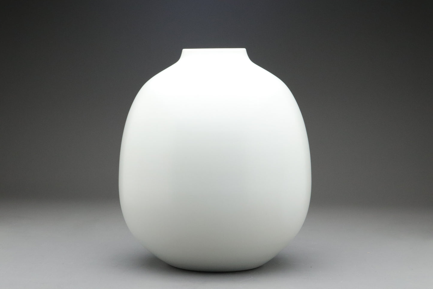 Japanese Asao Takashima Modern Minimalist White Porcelain Ikebana Flower Vase Tomobako Contemporary Art Home Decor Gift Ovoid Ceramic Artist