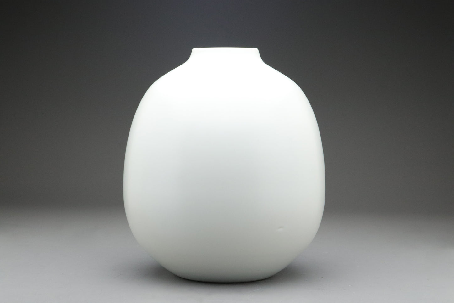 Japanese Asao Takashima Modern Minimalist White Porcelain Ikebana Flower Vase Tomobako Contemporary Art Home Decor Gift Ovoid Ceramic Artist