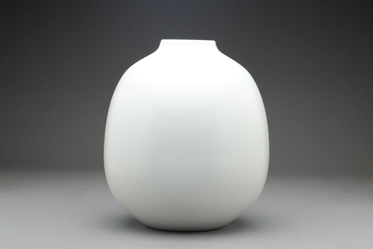 Japanese Asao Takashima Modern Minimalist White Porcelain Ikebana Flower Vase Tomobako Contemporary Art Home Decor Gift Ovoid Ceramic Artist