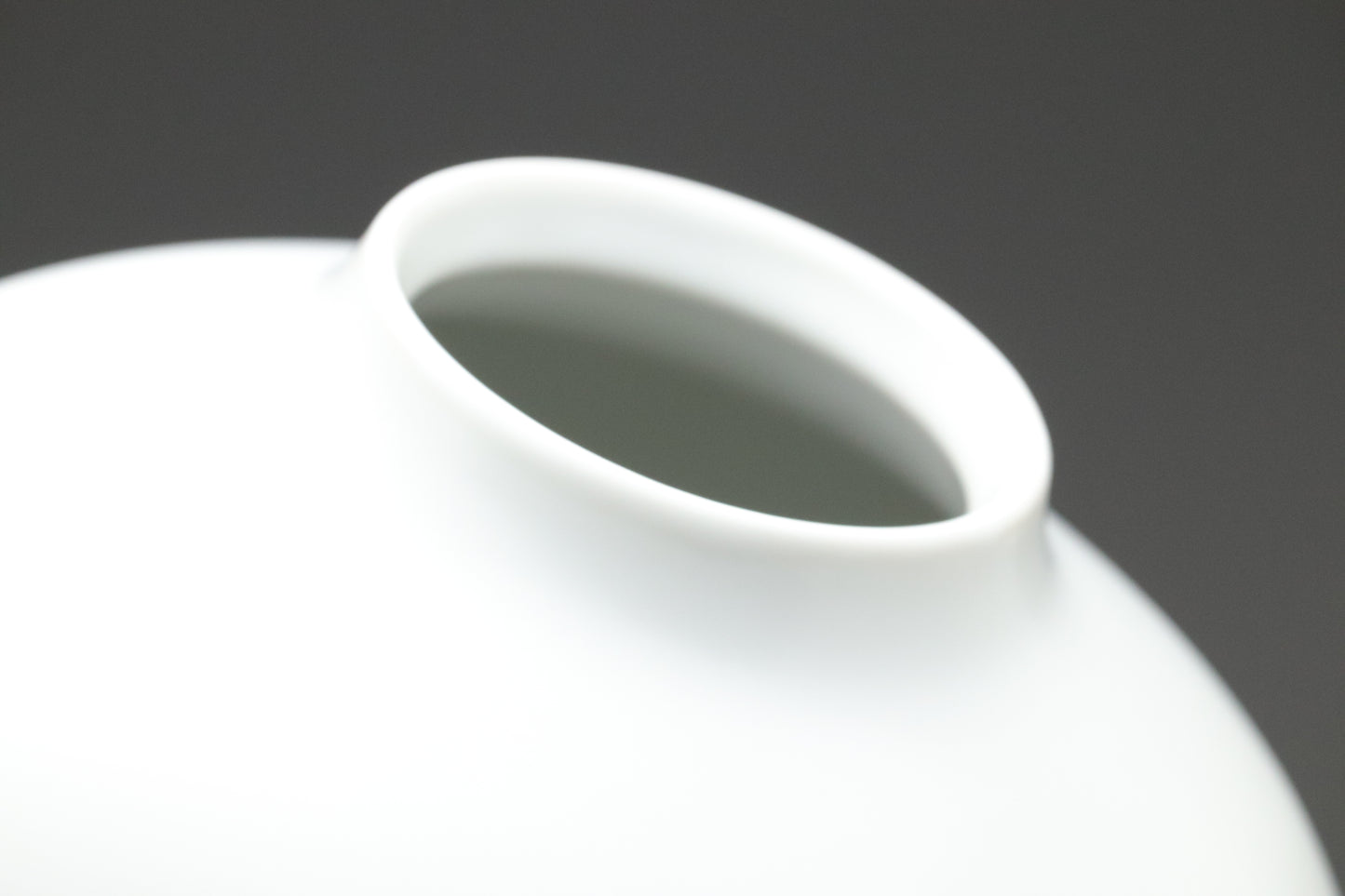Japanese Asao Takashima Modern Minimalist White Porcelain Ikebana Flower Vase Tomobako Contemporary Art Home Decor Gift Ovoid Ceramic Artist