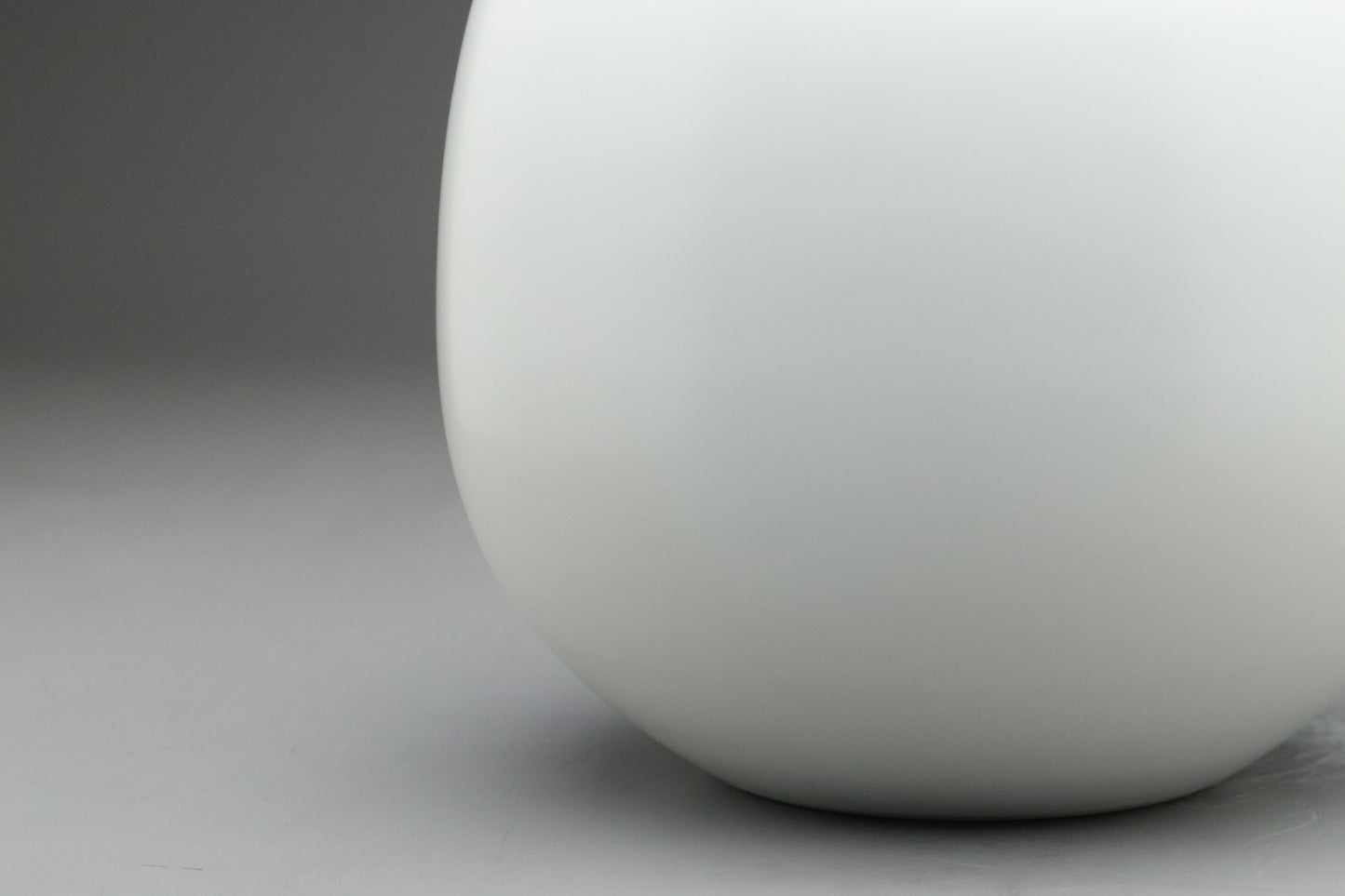 Japanese Asao Takashima Modern Minimalist White Porcelain Ikebana Flower Vase Tomobako Contemporary Art Home Decor Gift Ovoid Ceramic Artist