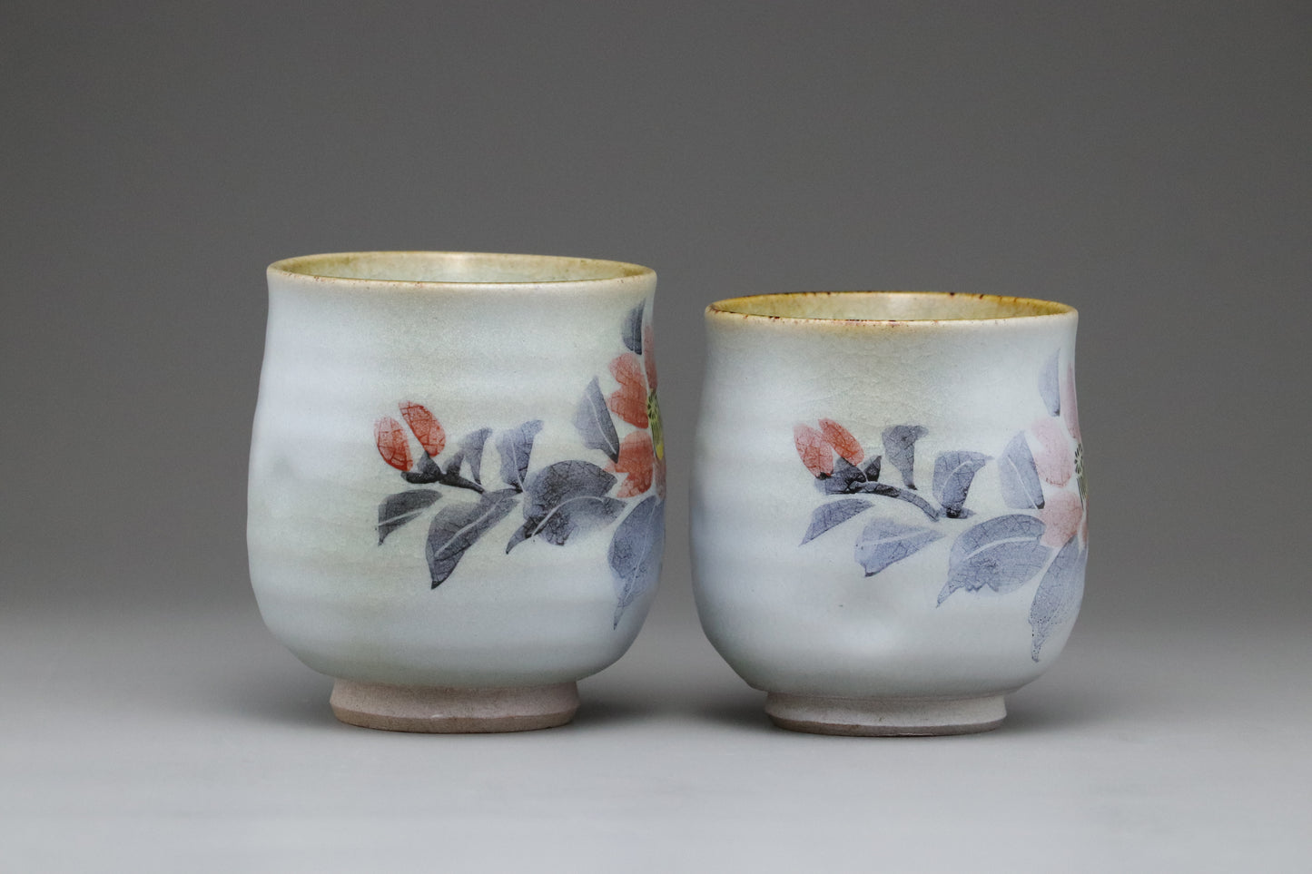 Kutani Ware Yunomi Pair – Hand-Painted Japanese Porcelain Tea Cups with Floral Design – Traditional Kutani Pottery – Made in Japan