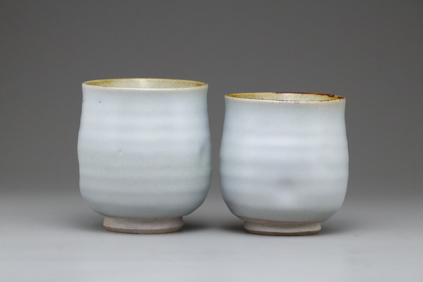 Kutani Ware Yunomi Pair – Hand-Painted Japanese Porcelain Tea Cups with Floral Design – Traditional Kutani Pottery – Made in Japan