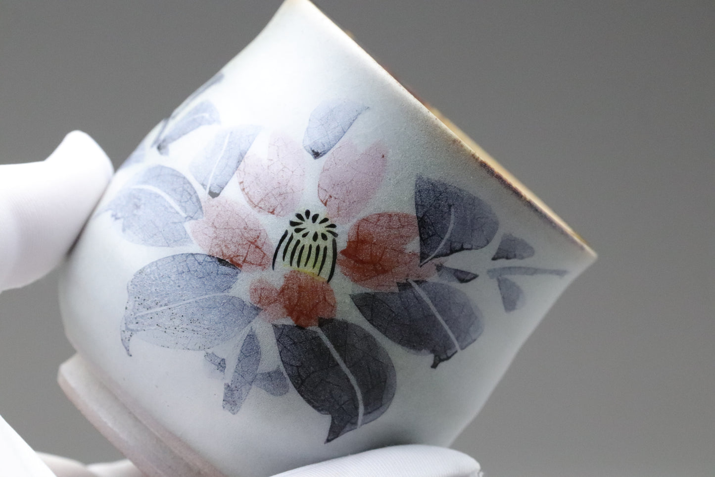 Kutani Ware Yunomi Pair – Hand-Painted Japanese Porcelain Tea Cups with Floral Design – Traditional Kutani Pottery – Made in Japan
