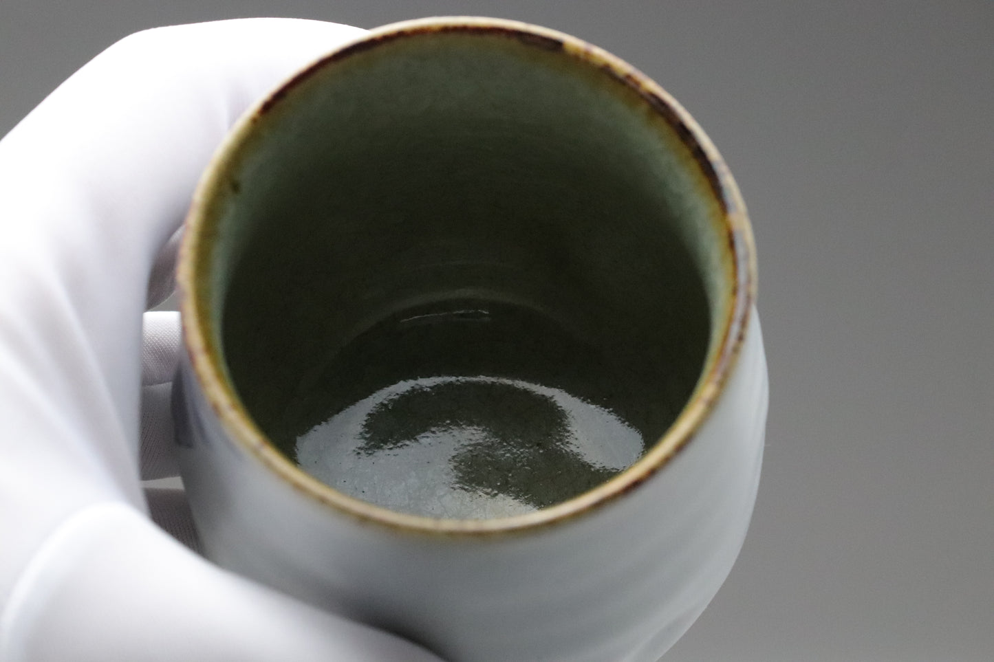 Kutani Ware Yunomi Pair – Hand-Painted Japanese Porcelain Tea Cups with Floral Design – Traditional Kutani Pottery – Made in Japan