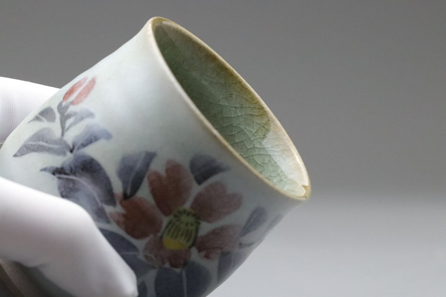 Kutani Ware Yunomi Pair – Hand-Painted Japanese Porcelain Tea Cups with Floral Design – Traditional Kutani Pottery – Made in Japan