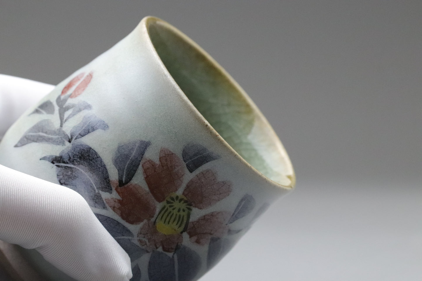 Kutani Ware Yunomi Pair – Hand-Painted Japanese Porcelain Tea Cups with Floral Design – Traditional Kutani Pottery – Made in Japan