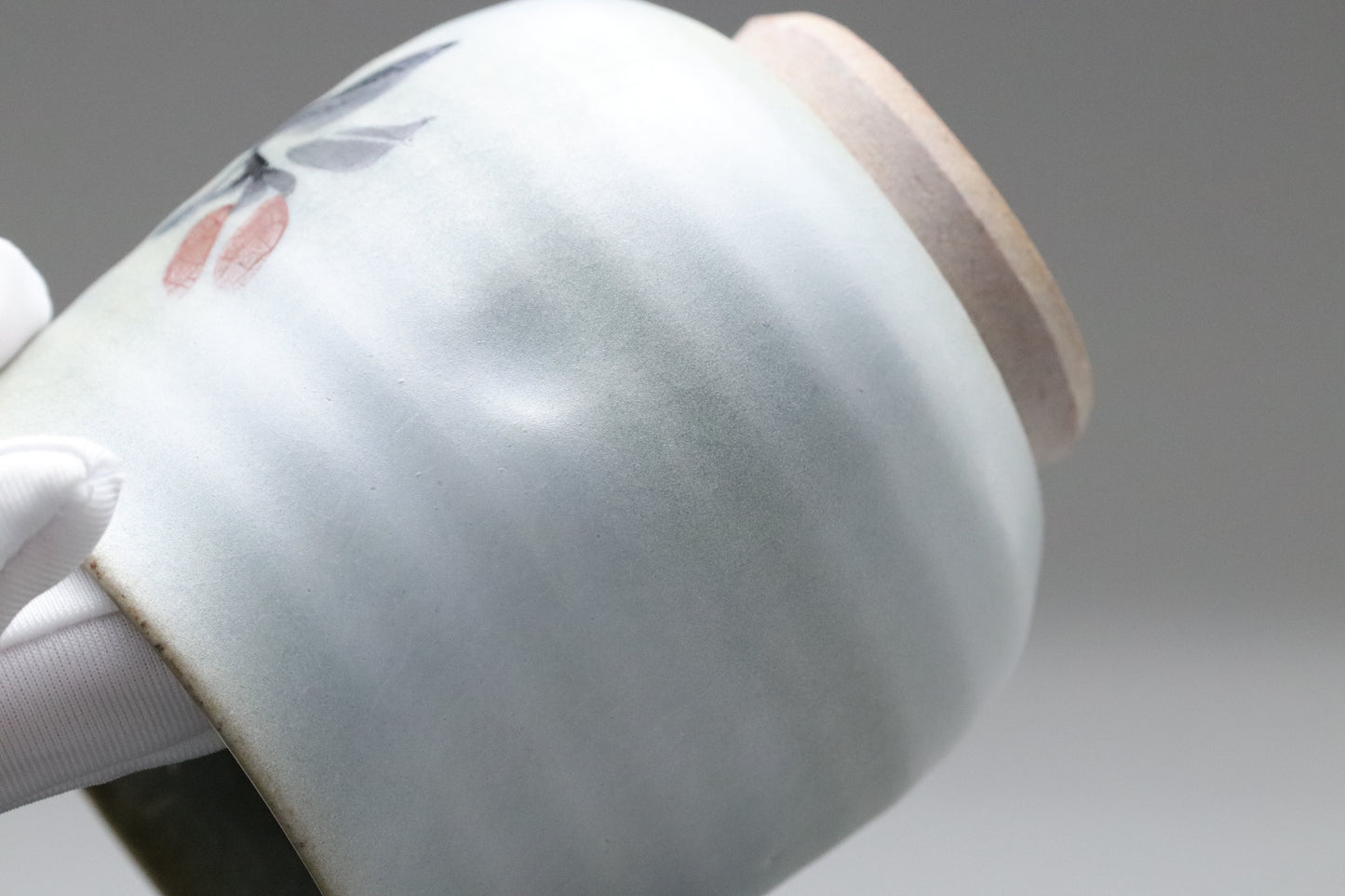 Kutani Ware Yunomi Pair – Hand-Painted Japanese Porcelain Tea Cups with Floral Design – Traditional Kutani Pottery – Made in Japan