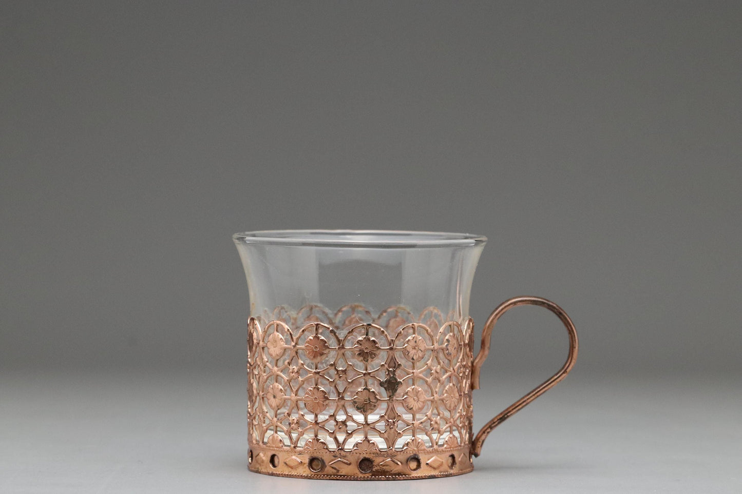 Vintage Glass Tea Cups with Ornate Copper Holders – Set of 5 – Mid Century Japanese Elegant Floral Design Mug – Retro Kitchen Drinkware