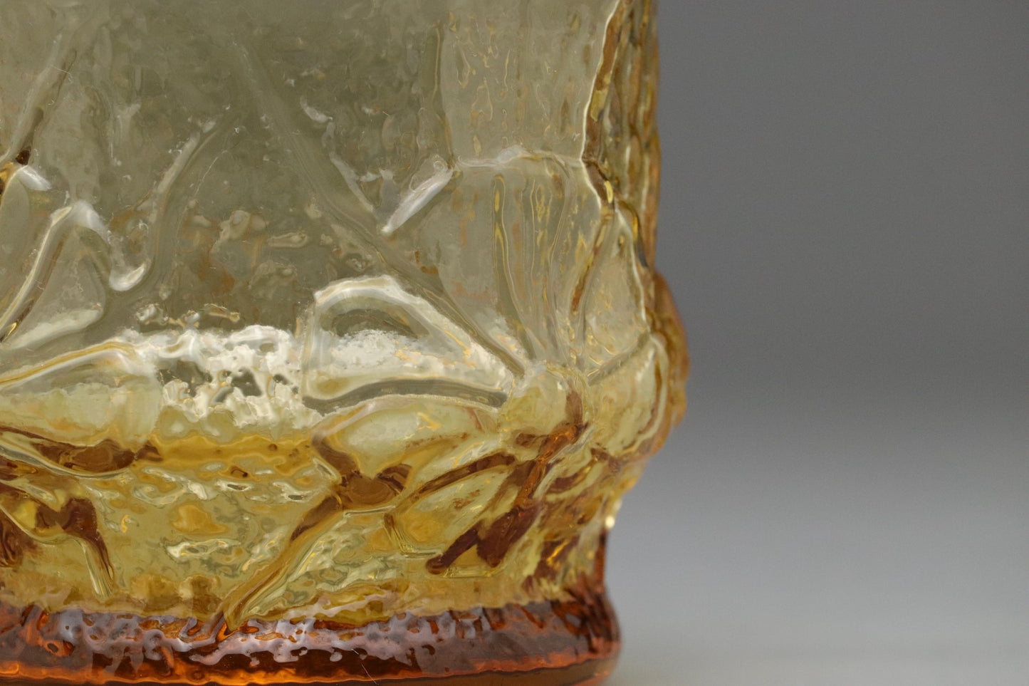 Vintage Anchor Hocking Lido Amber Glass Tumblers Set of 5 – Retro Mid-Century Modern Textured Iced Tea Glasses with Floral Bow Design