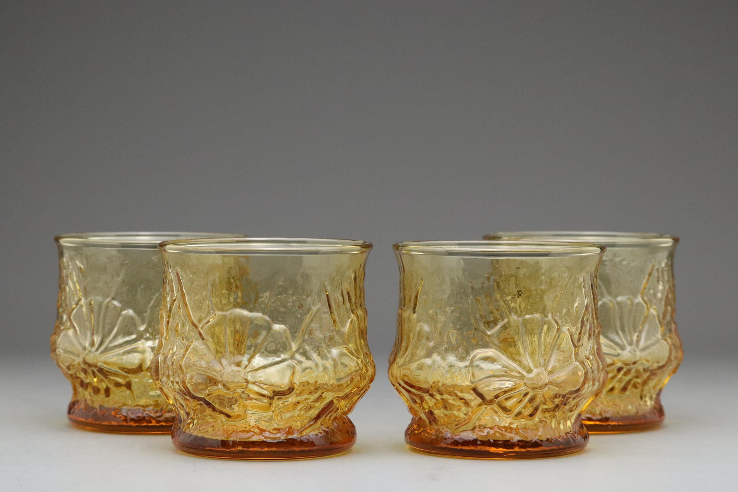 Vintage Anchor Hocking Lido Amber Glass Tumblers Set of 5 – Retro Mid-Century Modern Textured Iced Tea Glasses with Floral Bow Design