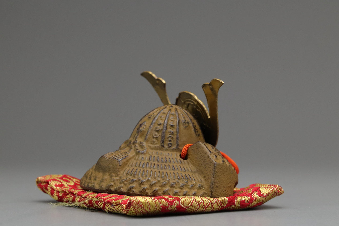 Japanese Samurai Kabuto Helmet | Oda Nobunaga Cast Iron Ornament | Lucky Decor for Career & Family | Traditional Japanese Display Piece