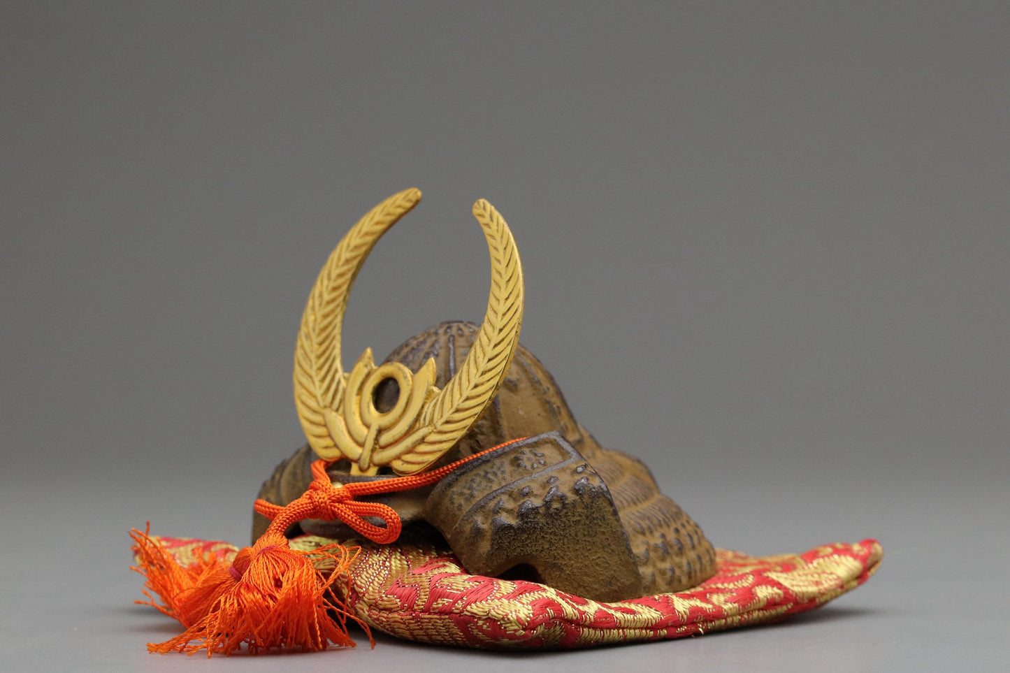 Japanese Samurai Helmet Kabuto | Tokugawa Ieyasu Cast Iron Ornament | Traditional Japanese Display | Wabi-Sabi Home Decor Piece