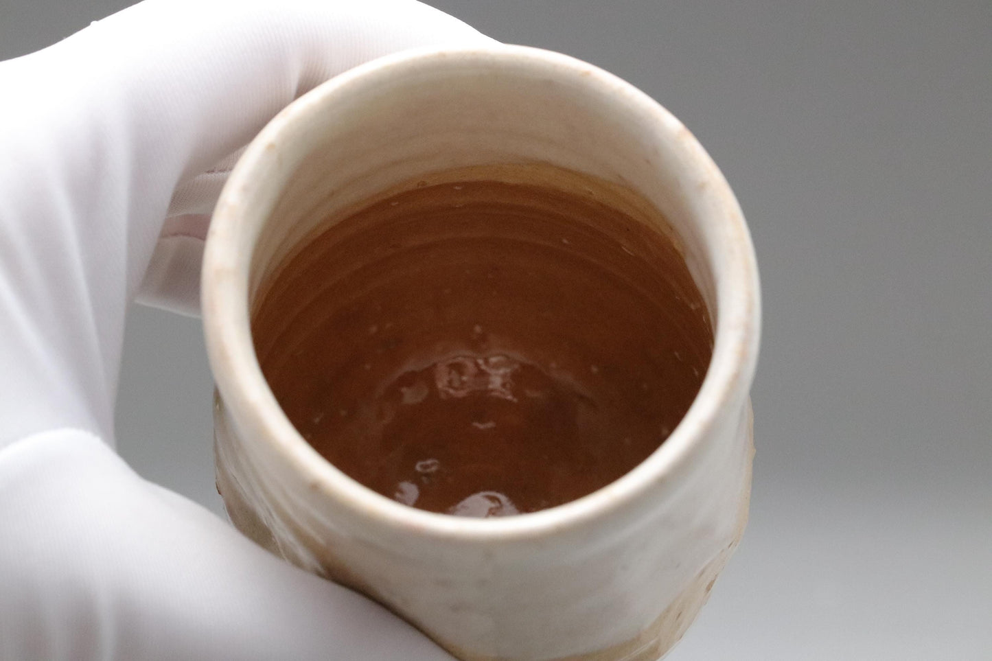 Hagi Ware Yunomi Teetassenpaar von Muitigama | Weiß glasierte japanische Keramik mit signierter Schachtel | Wabi-Sabi handgefertigte Tassen | Vintage Mingei-Stil